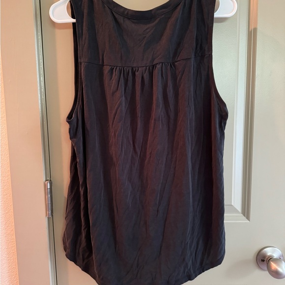 Lucky Brand Sleeveless Smocked Top Size L - Picture 3 of 3
